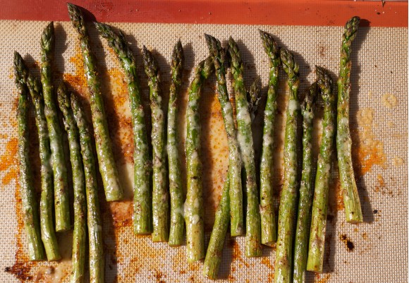 Asparagus on silpat with melted cheese