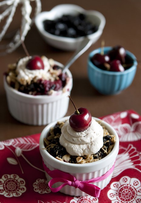 Healthy homemade baked crisp with cranberries and cherries.