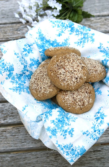 Gluten free almond butter cookies with vegan ingredients