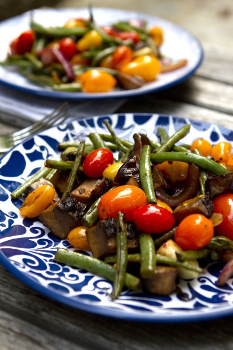 Grilled vegetables on blue & white china