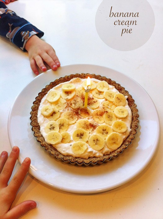 Gluten free, healthy, diet homemade banana cream pie recipe.