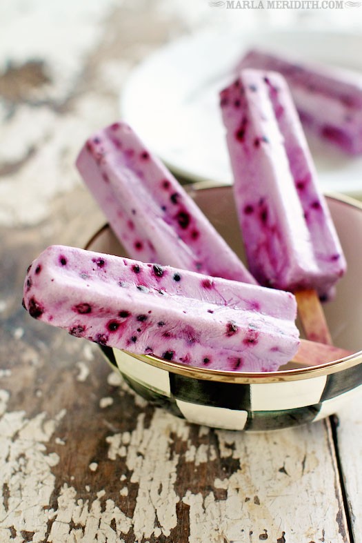 Blueberry Sour Cream Popsicles | Healthy Summer Dessert | MarlaMeridith.com #july4th