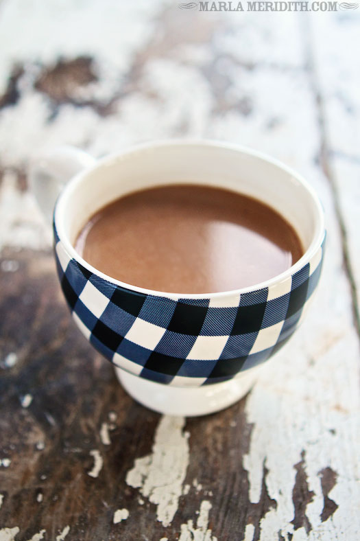 Skip the calories! Make this guilt-free Skinny Hot Cocoa | MarlaMeridith.com
