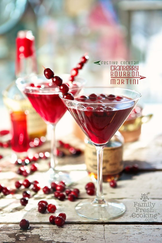 This Cranberry Bourbon Martini recipe will be a hit with your holiday guests! MarlaMeridith.com ( @marlameridith )