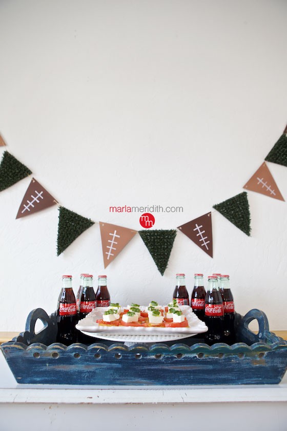 Craft this playful football themed pennant for your tailgate & Super Bowl parties! MarlaMeridith.com ( @marlameridith )