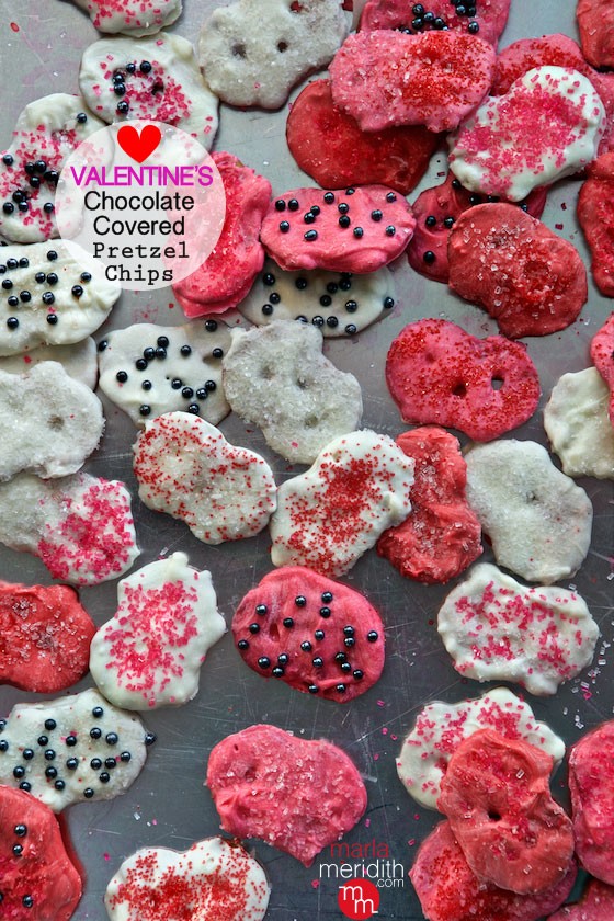 Valentine's Chocolate Covered Pretzel Chips | MarlaMeridith.com ( @marlameridith ) #valentinesday