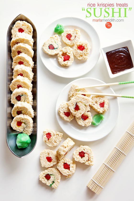 Rice Krispies Treats "Sushi" | Kids & adults will have so much fun with this dessert "sushi" | MarlaMeridith.com ( @marlameridith )