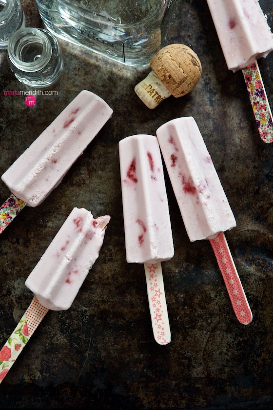 Strawberries & Cream Patron Popsicles | Serve these at your next outdoor party! MarlaMeridith.com ( @marlameridith )