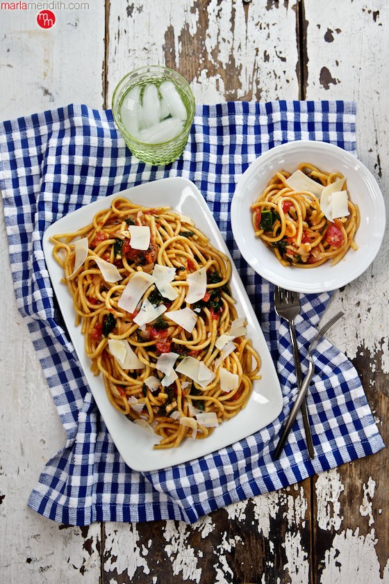 One-Pot Tomato & Spinach Pasta is a quick, convenient & delicious family meal! Great for the lunchbox too! MarlaMeridith.com ( @marlameridith )