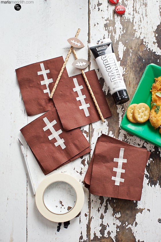 Celebrate Game Day in style, make these cute football themed napkins and straws! MarlaMeridith.com ( @marlameridith ) #homebowlherocontest