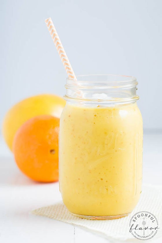 Citrus Sunrise Smoothie by Spoonful of Flavor | featured on MarlaMeridith.com ( @marlameridith )