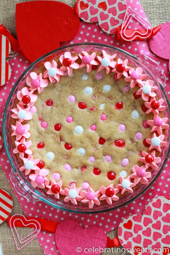 M&M Cookie "Pie by Celebrating Sweets | featured on MarlaMeridith.com ( @marlameridith ) #valentinesday