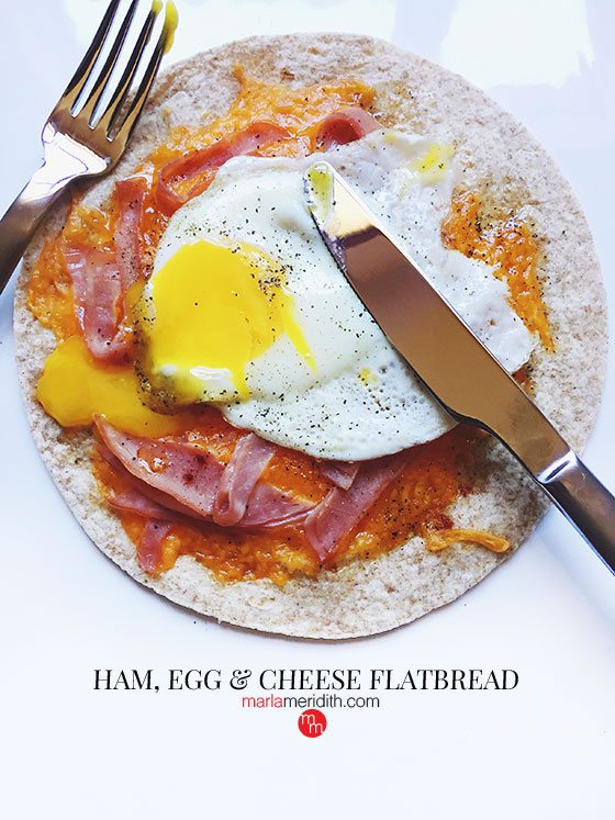 Ham, Egg & Cheese Flatbread #recipe Serve this up for breakfast any day of the week! MarlaMeridith.com ( @marlameridith )