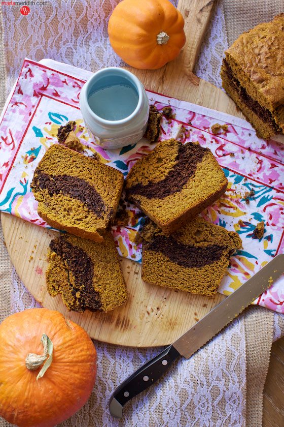 This Pumpkin Chocolate Marble Bread is great for breakfast, brunch or dessert! MarlaMeridith.com ( @marlameridith )
