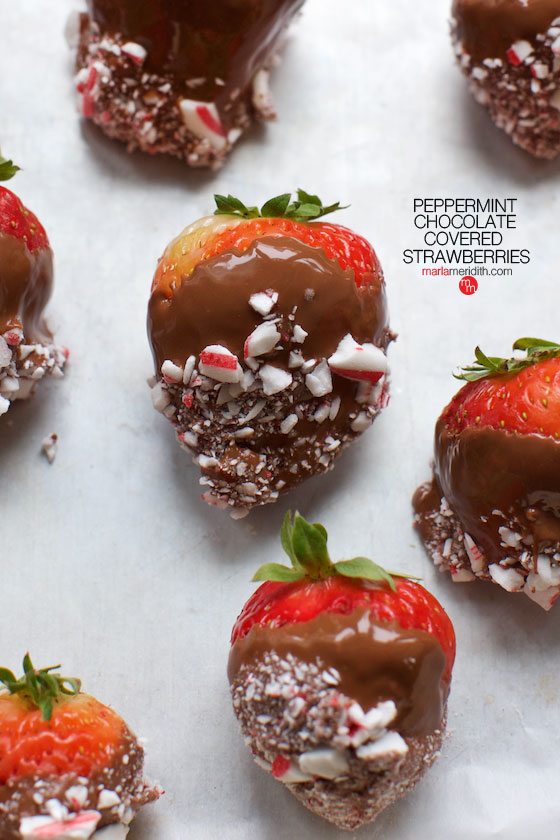 Peppermint Chocolate Covered Strawberries. A delicious holiday treat! MarlaMeridith.com ( @marlameridith )
