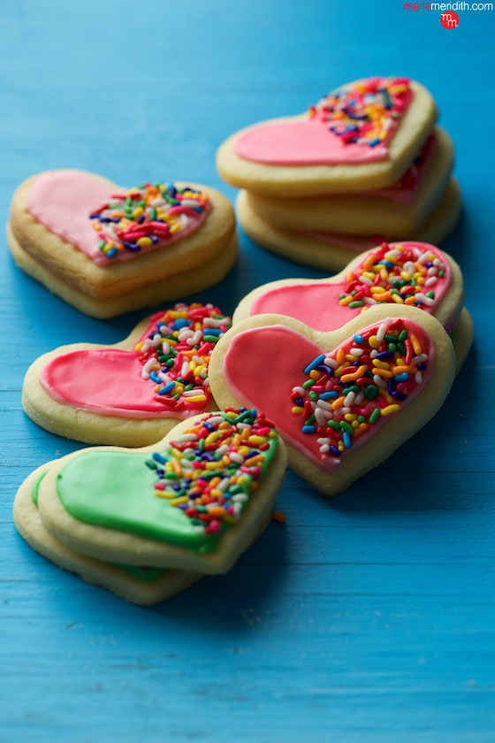 Make these pretty Frosted Heart Cookies for your Valentine! MarlaMeridith.com #cookies