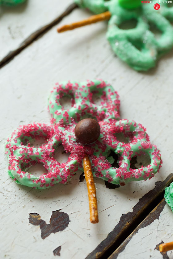 Shamrock Chocolate Covered Pretzels for St. Patrick's Day! MarlaMeridith.com ( @marlameridith ) #recipe #holiday
