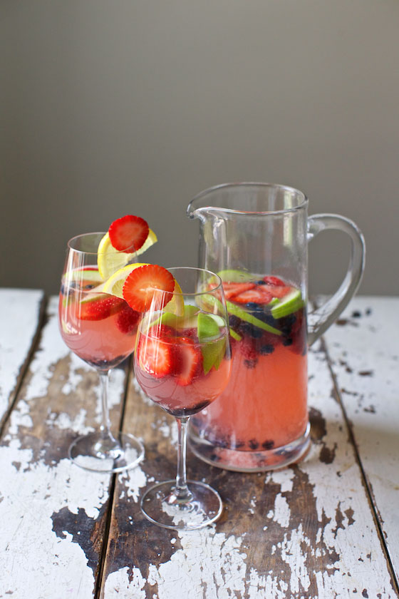 Pink Lemonade Rosé Sangria. This cocktail recipe will be a huge hit at all of your parties! MarlaMeridith.com ( @marlameridith )