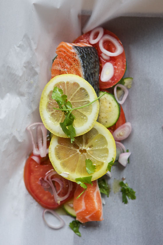 Salmon en Papillote (in parchment paper) with Summer Vegetables. This healthy recipe is bursting with flavor! MarlaMeridith.com ( @marlameridith )