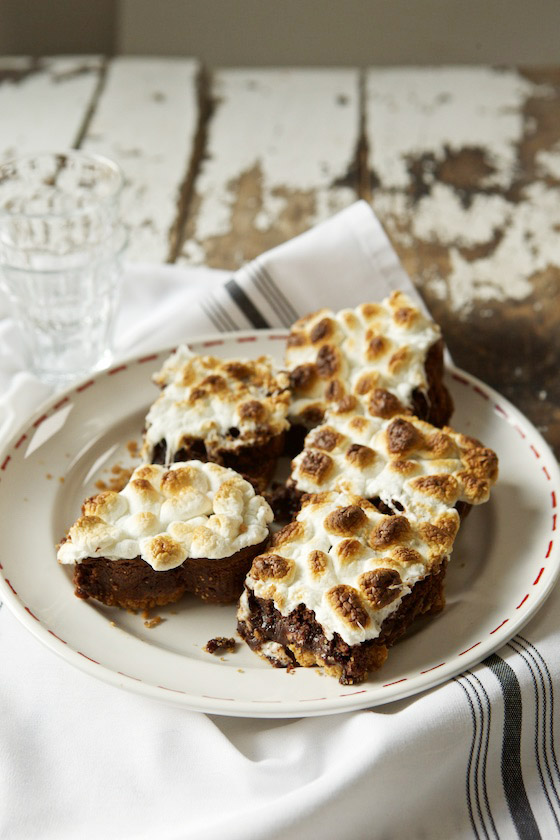These S'mores Brownies are always a big hit! Get the recipe on marlameridith.com 