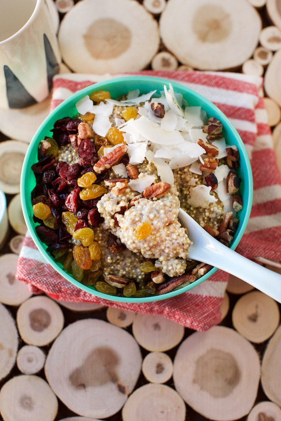 Chai Quinoa Breakfast Bowls recipe | MarlaMeridith.com #recipe #breakfast 