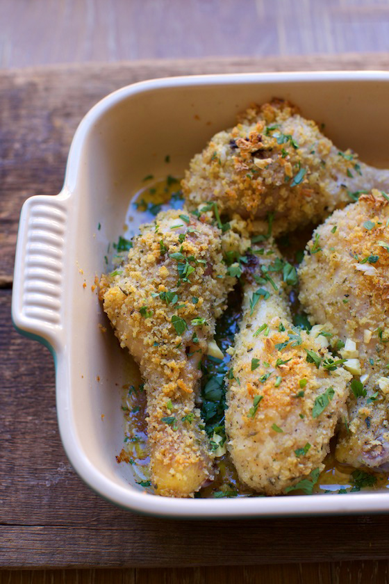 Baked Garlic Parmesan Chicken Drumsticks recipe. Kids & adults LOVE these! MarlaMeridith.com #chicken #recipe
