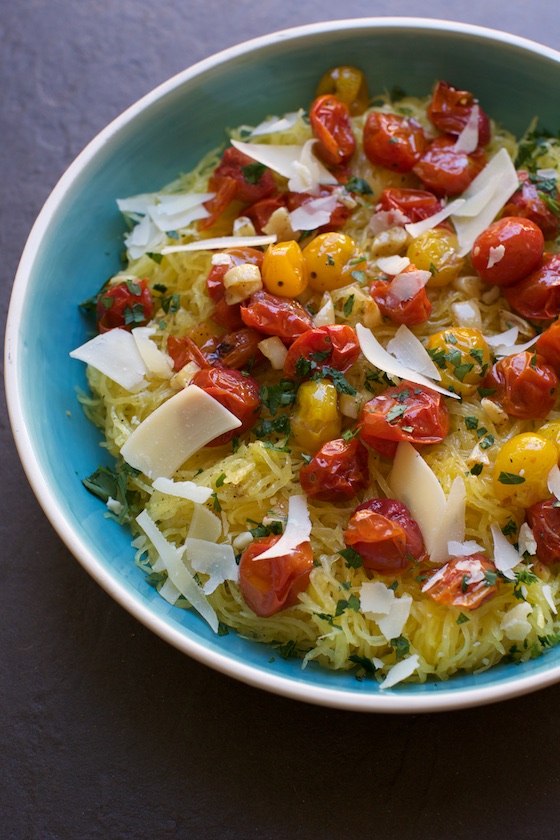 Spaghetti Squash with Roasted Tomatoes and Garlic a gluten free #recipe on MarlaMeridith.com #vegetarian #meatless