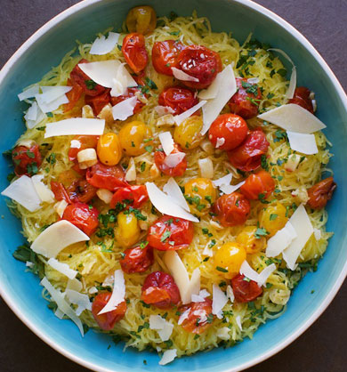 Spaghetti Squash with Roasted Tomatoes and Garlic a gluten free #recipe on MarlaMeridith.com #vegetarian #meatless
