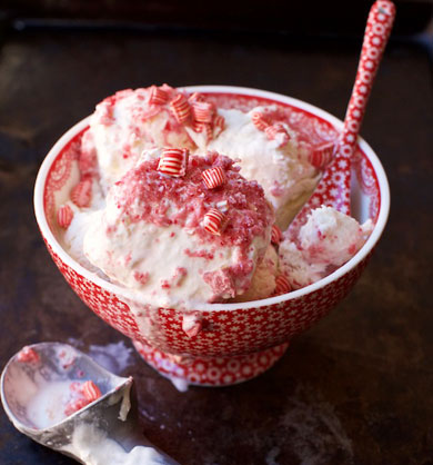 No-Churn Peppermint Ice Cream recipe. No ice cream maker required! MarlaMeridith.com ( @marlameridith ) #icecream #christmas