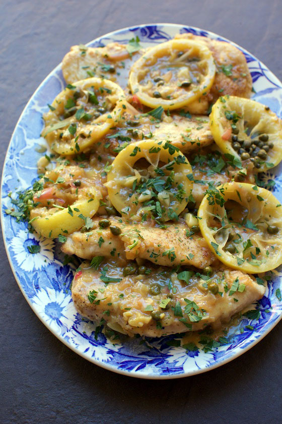This Quick & Easy Chicken Piccata tastes like the one you'll find at your favorite Italian restaurant! MarlaMeridith.com #chicken #recipe