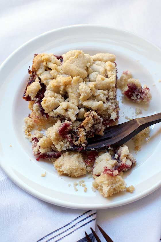 Raspberry Linzer Tart Bars recipe MarlaMeridith.com #recipe #dessert 
