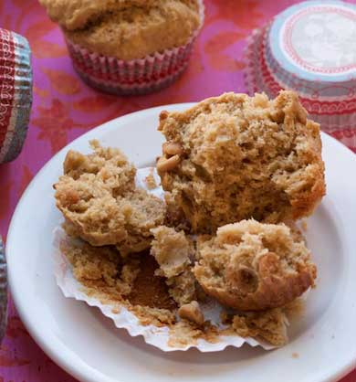 Make these delicious Peanut Butter Muffins for breakfast, brunch and snacks. Get the #recipe on MarlaMeridith.com #muffins