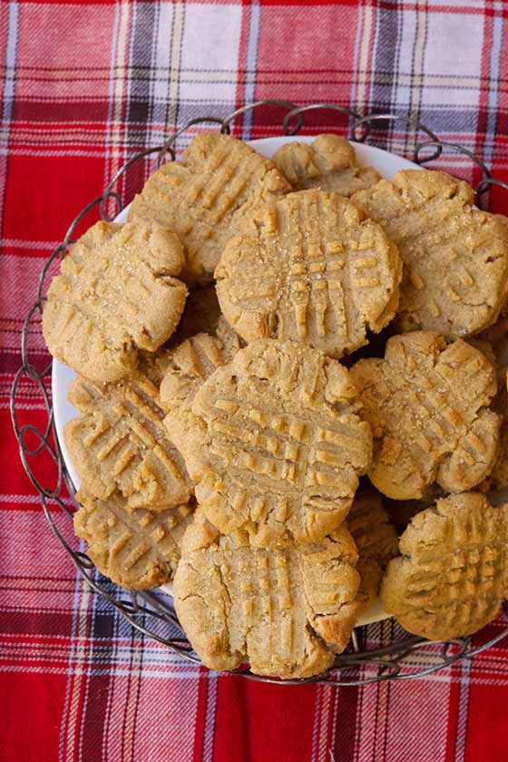 We can't get enough of these absolutely Perfect Peanut Butter Cookies. The recipe is Simple and quick to prepare. Great for work and after-school snacking.